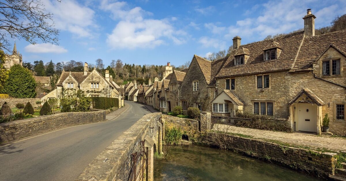 Hübsches britisches Dorf, in dem Downton Abbey gedreht wurde und das sich „seit Jahrhunderten kaum verändert hat“