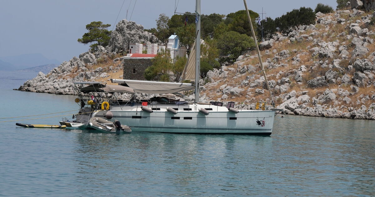 L'isola greca bella quanto Santorini, dove la maggior parte dei turisti britannici non va