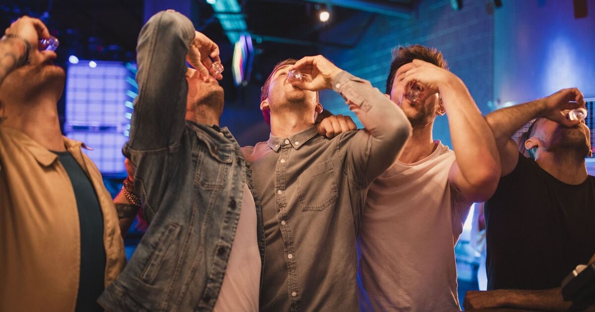 Spanische Stadt geht mit neuer Regel, die diese Woche in Kraft tritt, hart gegen betrunkene Briten vor.