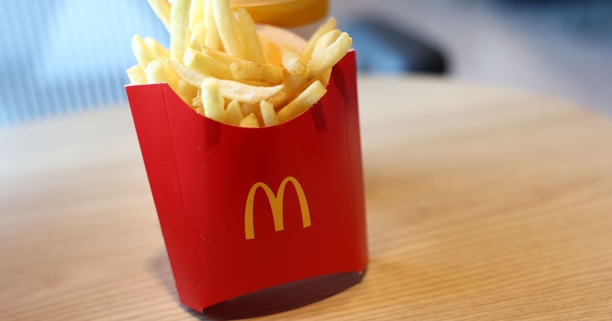 Un uomo è rimasto sbalordito dal prezzo del pasto del McDonald's in un famoso aeroporto