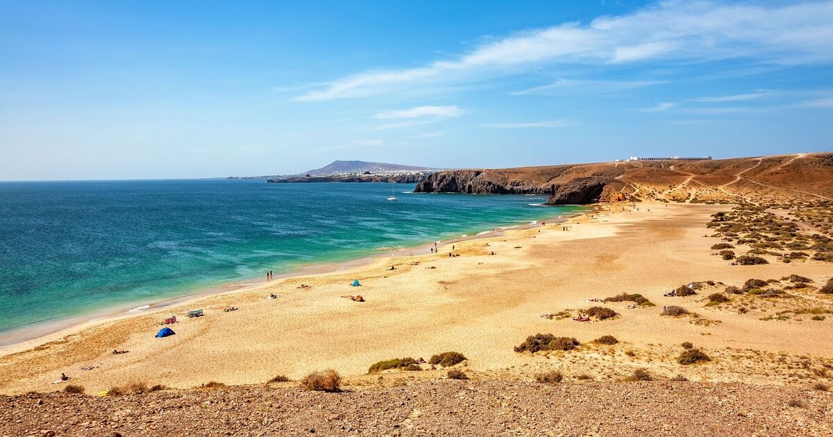 Canarias sufre un revés: las principales islas turísticas pierden varias playas con bandera azul (lista completa)