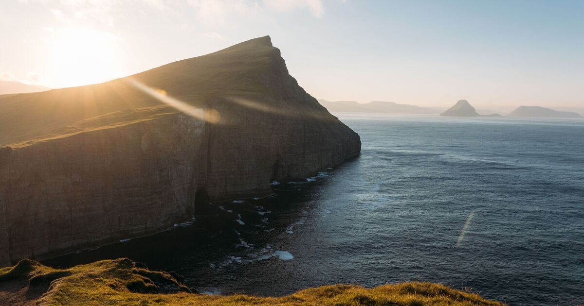 The insanely beautiful European lake that's ‘floating’ on top of the Atlantic Ocean