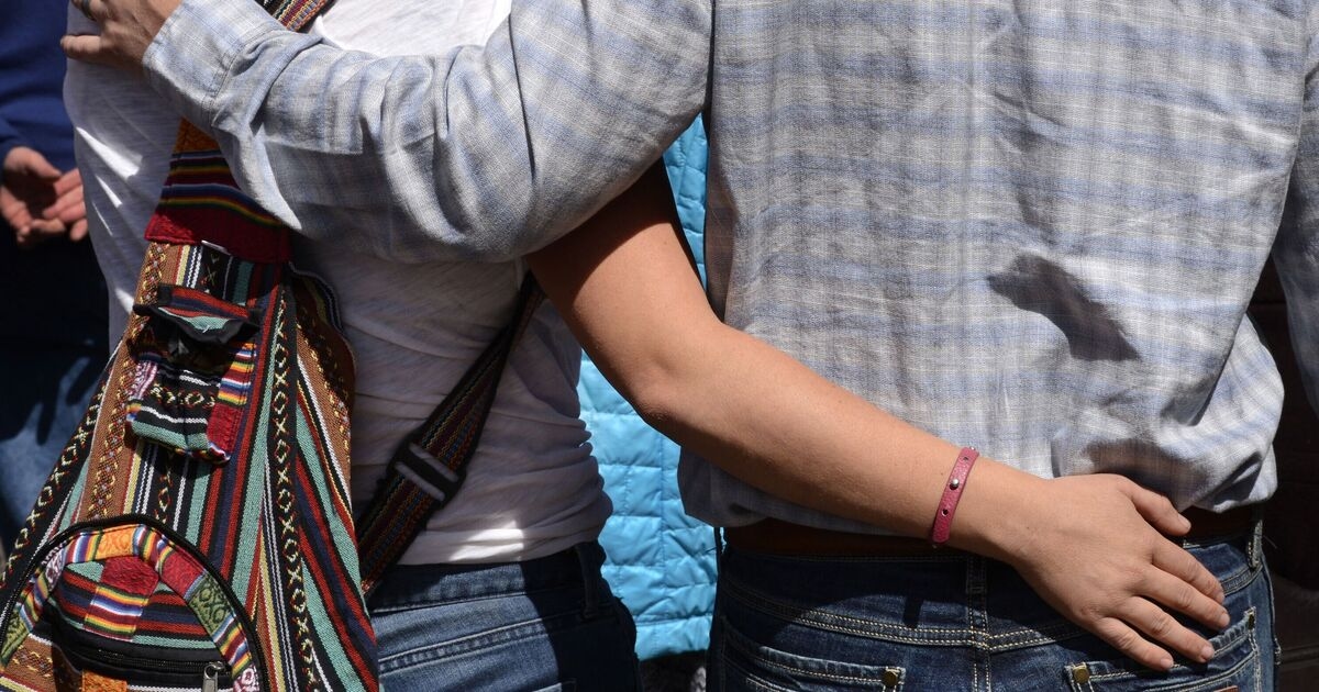 Encuesta: Los británicos abandonan las citas tradicionales por un romance alternativo de "viaje extremo de un día" con la jet set.