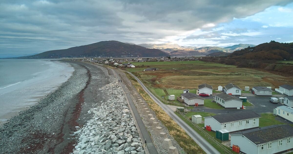 A bela vila costeira do Reino Unido que corre o risco de ser abandonada ao mar para sempre