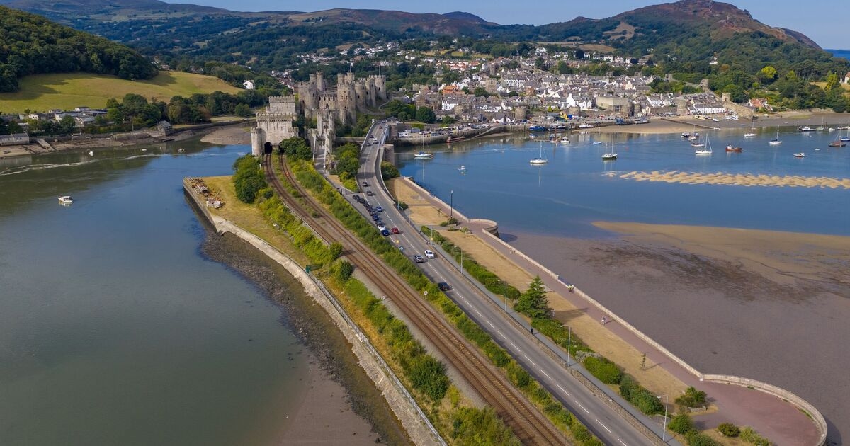 La "linea ferroviaria più pittoresca" del Regno Unito, con cascate e montagne, riapre ai turisti
