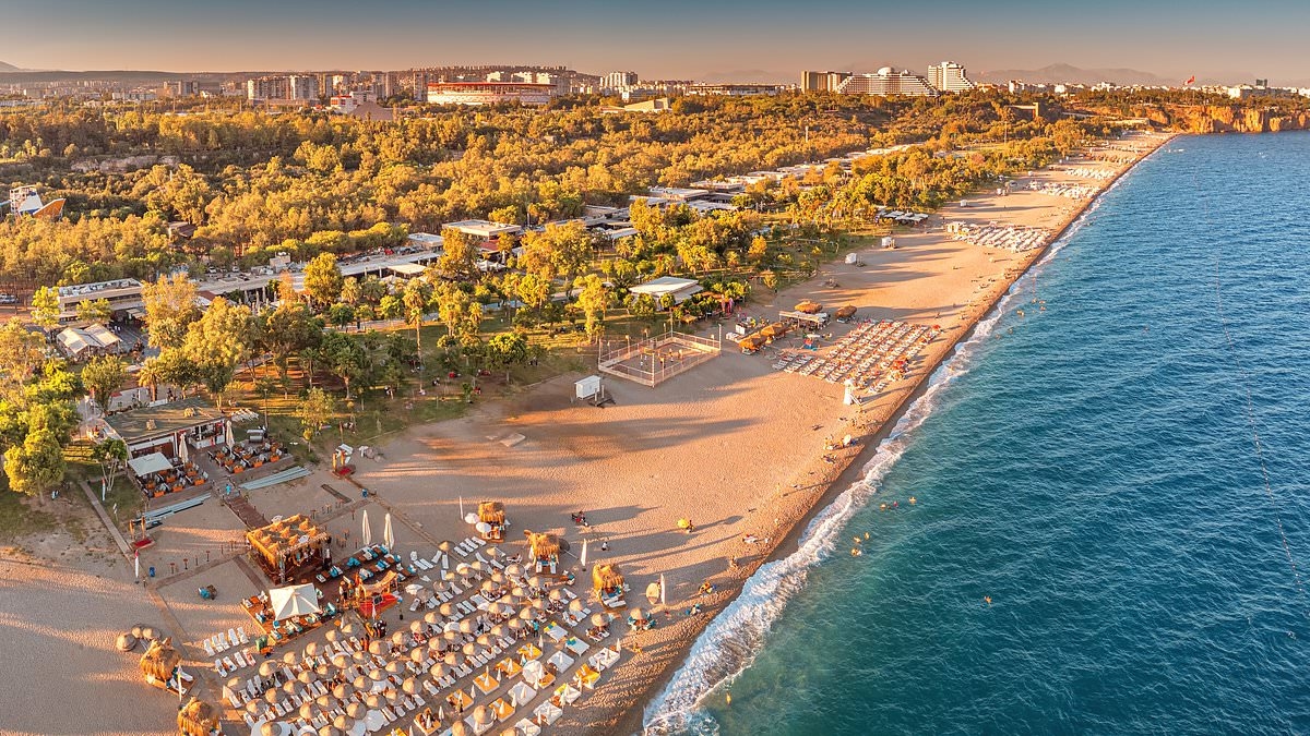 Se ha revelado el destino más popular para los británicos: tiene una playa con el mar más cálido de Europa.