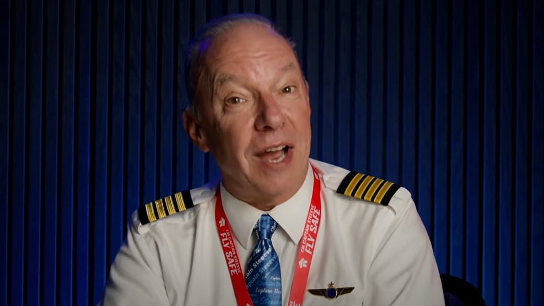 I'm a pilot - here's why you should NEVER use the pockets on the back of plane seats