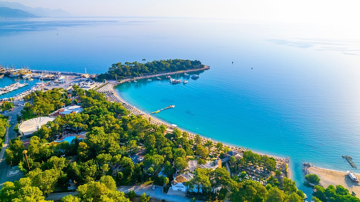 UK Foreign Office issues warring to anyone heading to popular beach holiday destination