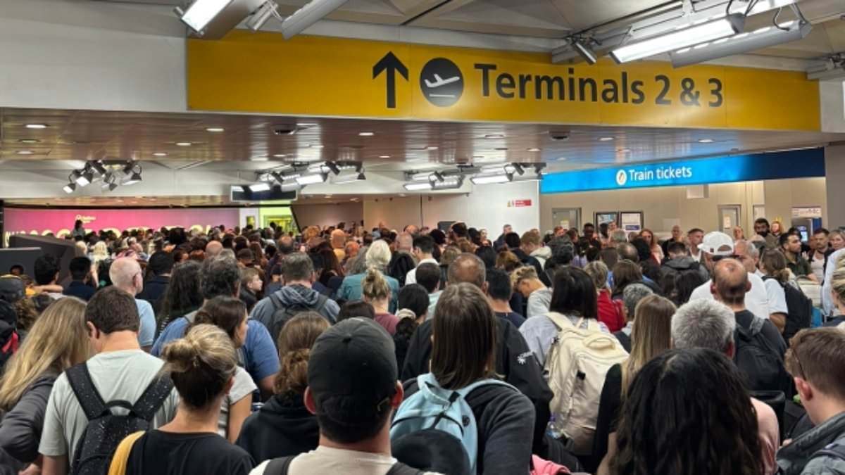 L'aéroport d'Heathrow subit de graves retards en raison d'une « panne technique » qui ferme le tunnel menant à deux terminaux : chaos pour la deuxième fois en une semaine pendant la haute saison estivale