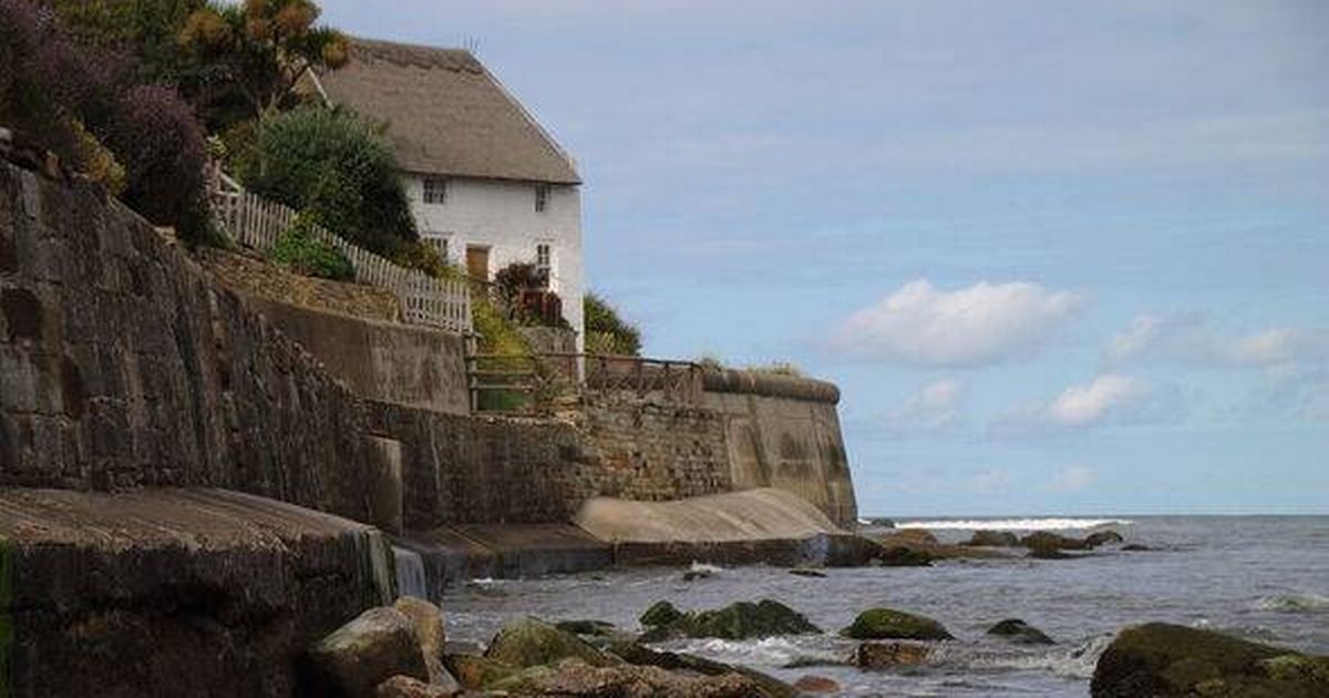 Pueblo británico de postal con búsqueda de fósiles y playa secreta