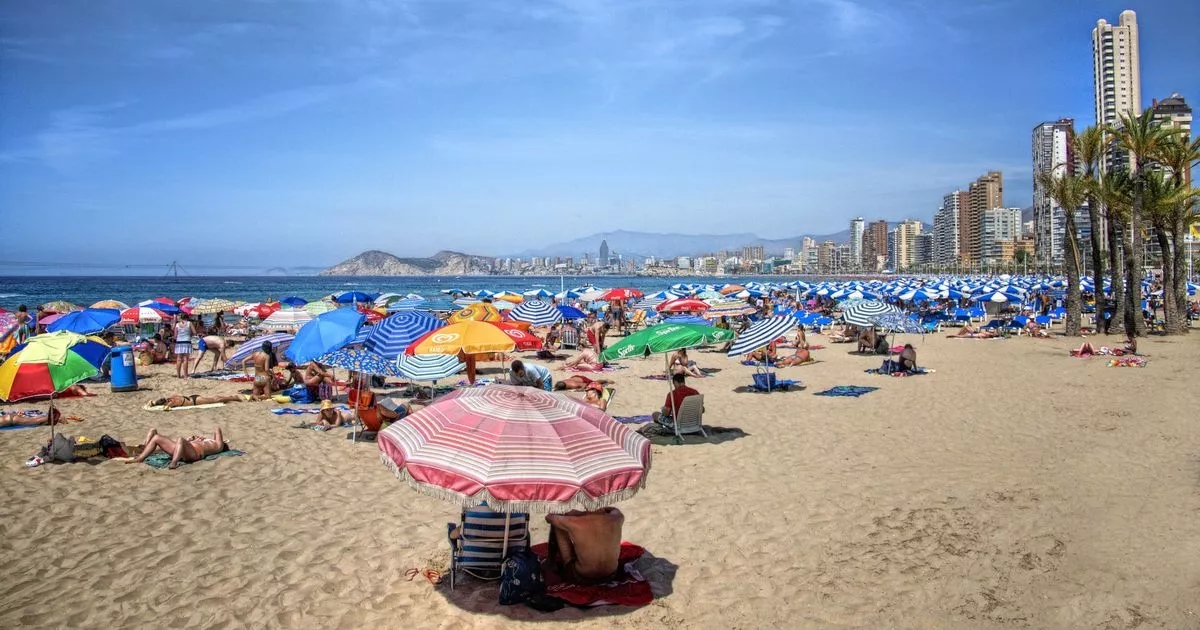 Benidorm introduce multas de 425 libras para turistas que cometan errores peligrosos