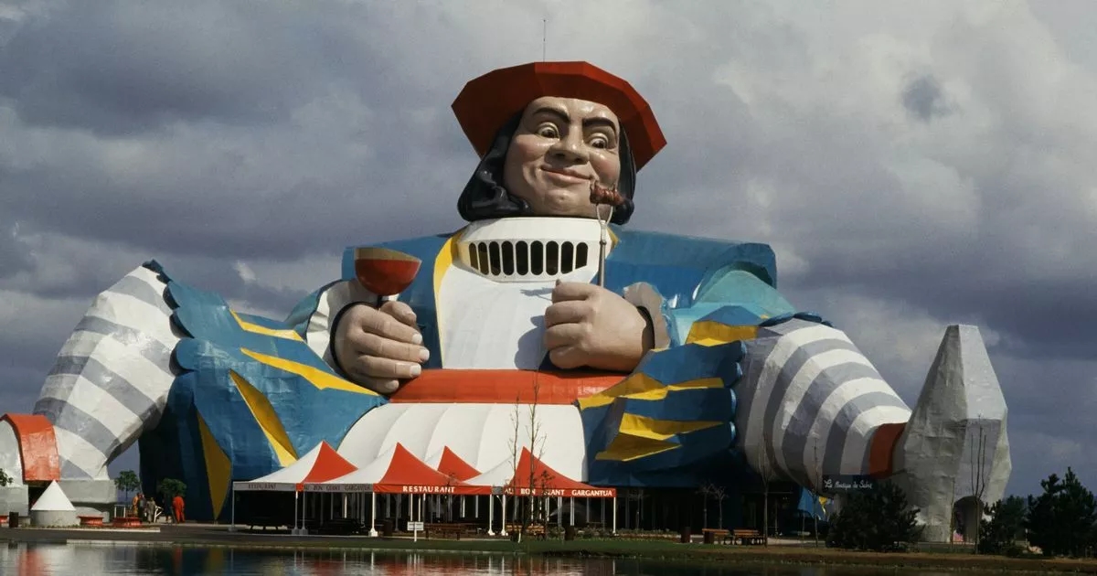 Incredible £1.3bn theme park built to rival Disneyland abandoned and left to rot