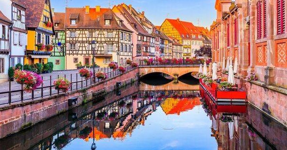 World's 'prettiest town' dubbed 'Little Venice' with stunning canals and winding streets
