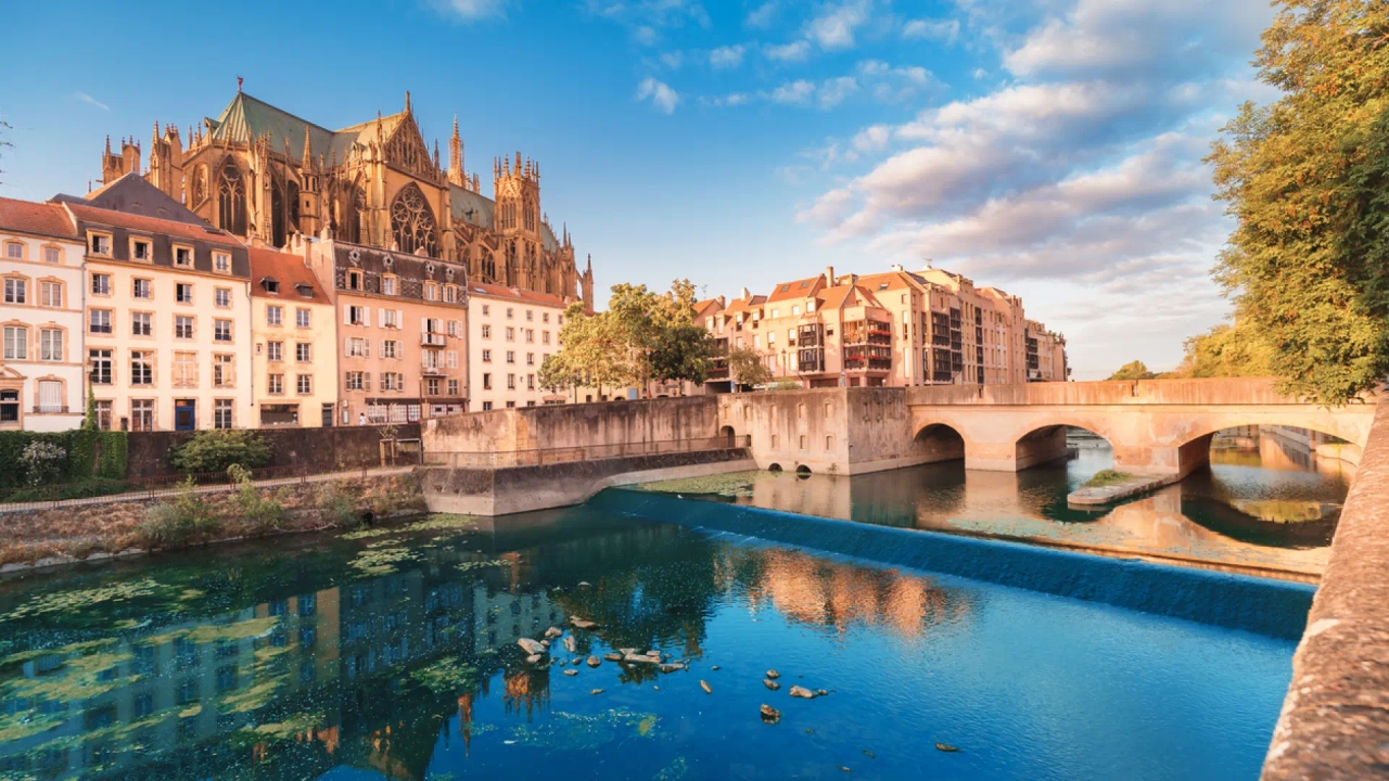 De Franse stad vol tuinen en een prachtige gotische kathedraal, bekend als 'Gods Lantaarn'