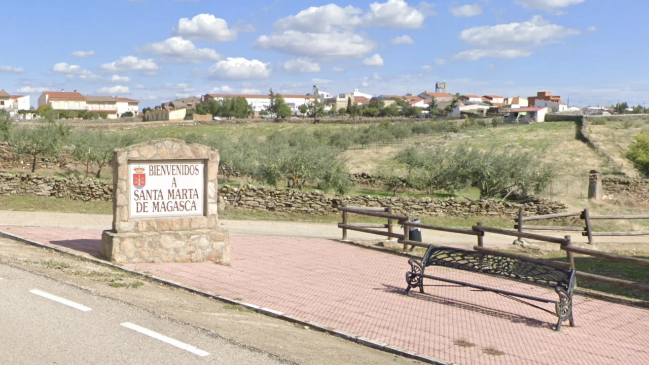 The small town in Cáceres where time stands still: with a route that leads to the ruins of a hydraulic engine