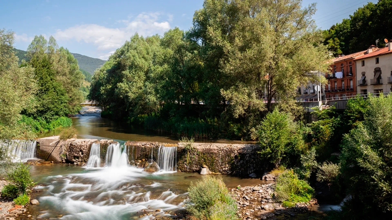 The small town in Catalonia with up to seven natural pools where you can enjoy nature.