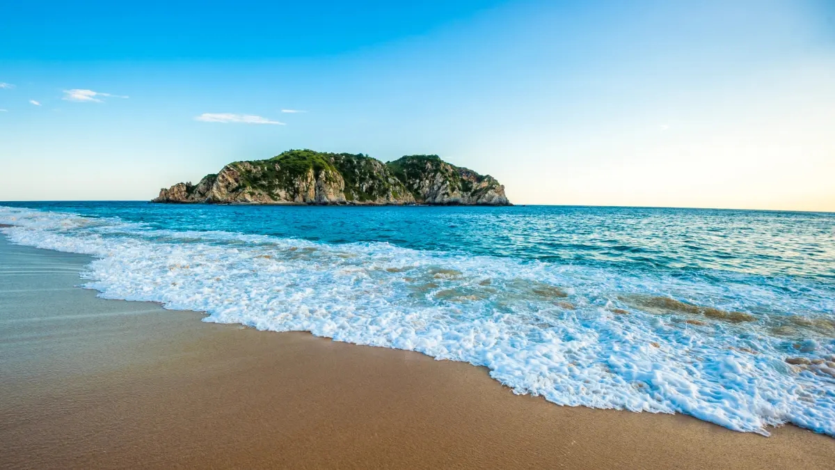 Huatulco, the Mexican paradise where luxury is experienced with respect for one's roots and awareness.