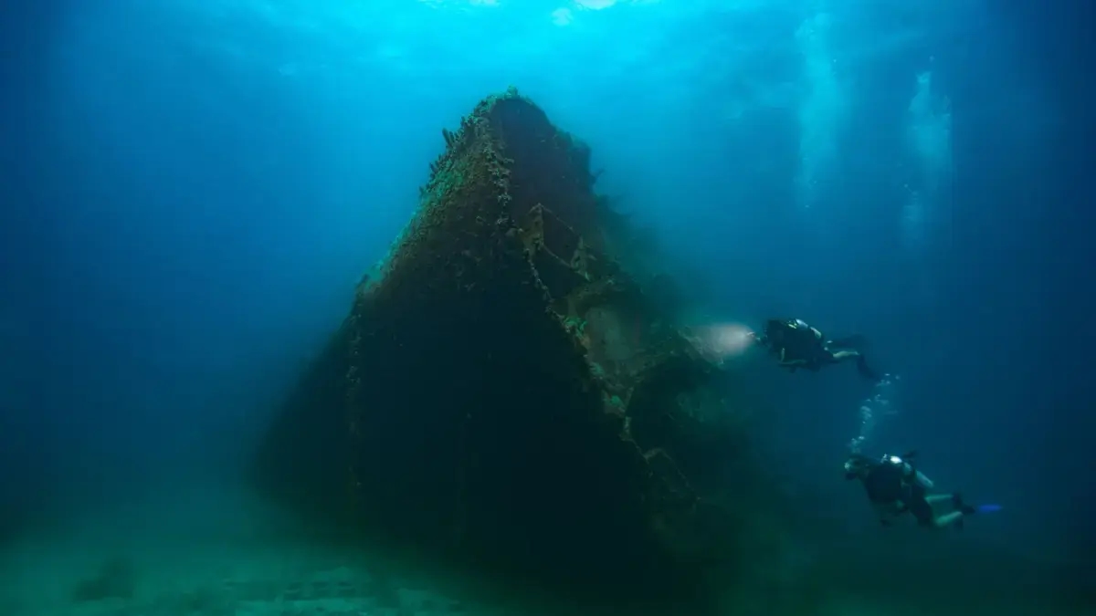 Ein gesunkenes Schiff aus dem Zweiten Weltkrieg und urbane Graffiti: Ein anderer Blick auf Aruba, die Insel, die Geschichte und karibische Kultur vereint.