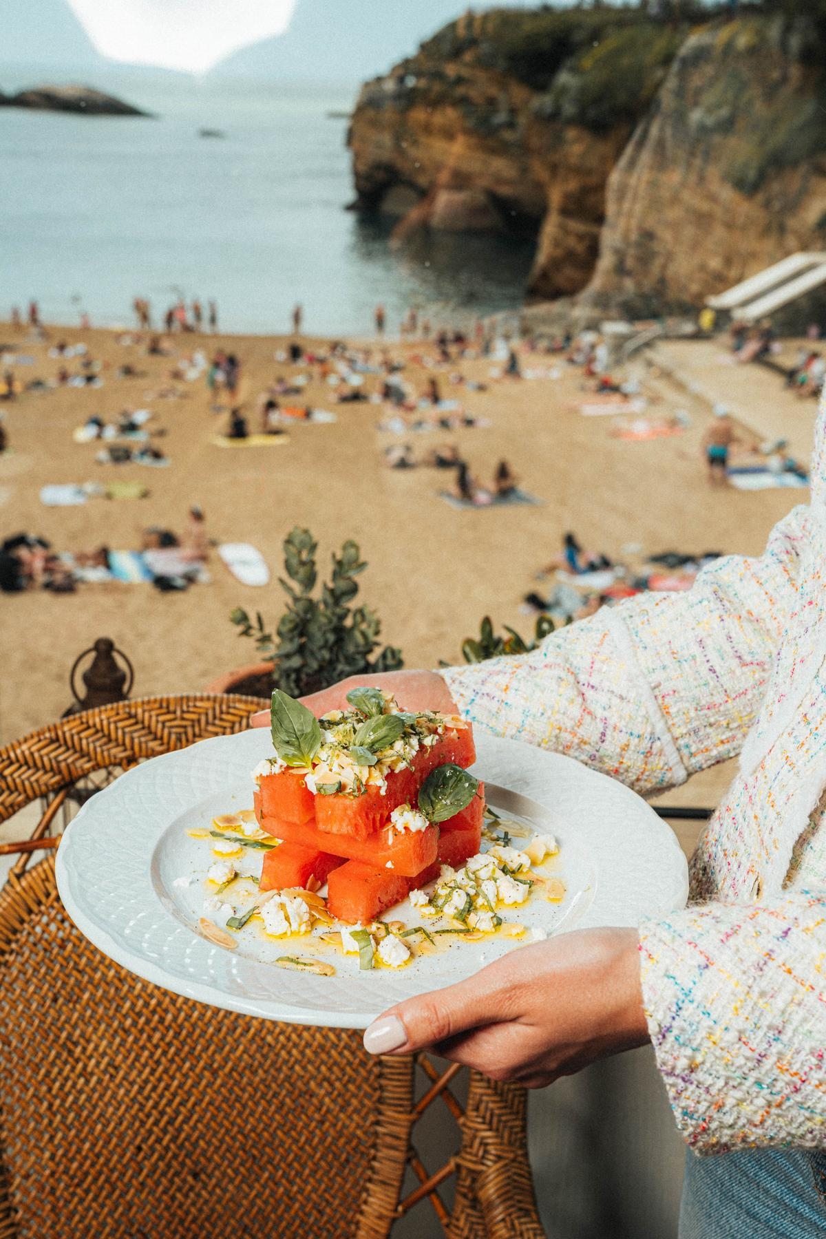 En Biarritz, probamos un nuevo restaurante festivo y gourmet, Le Petit Café