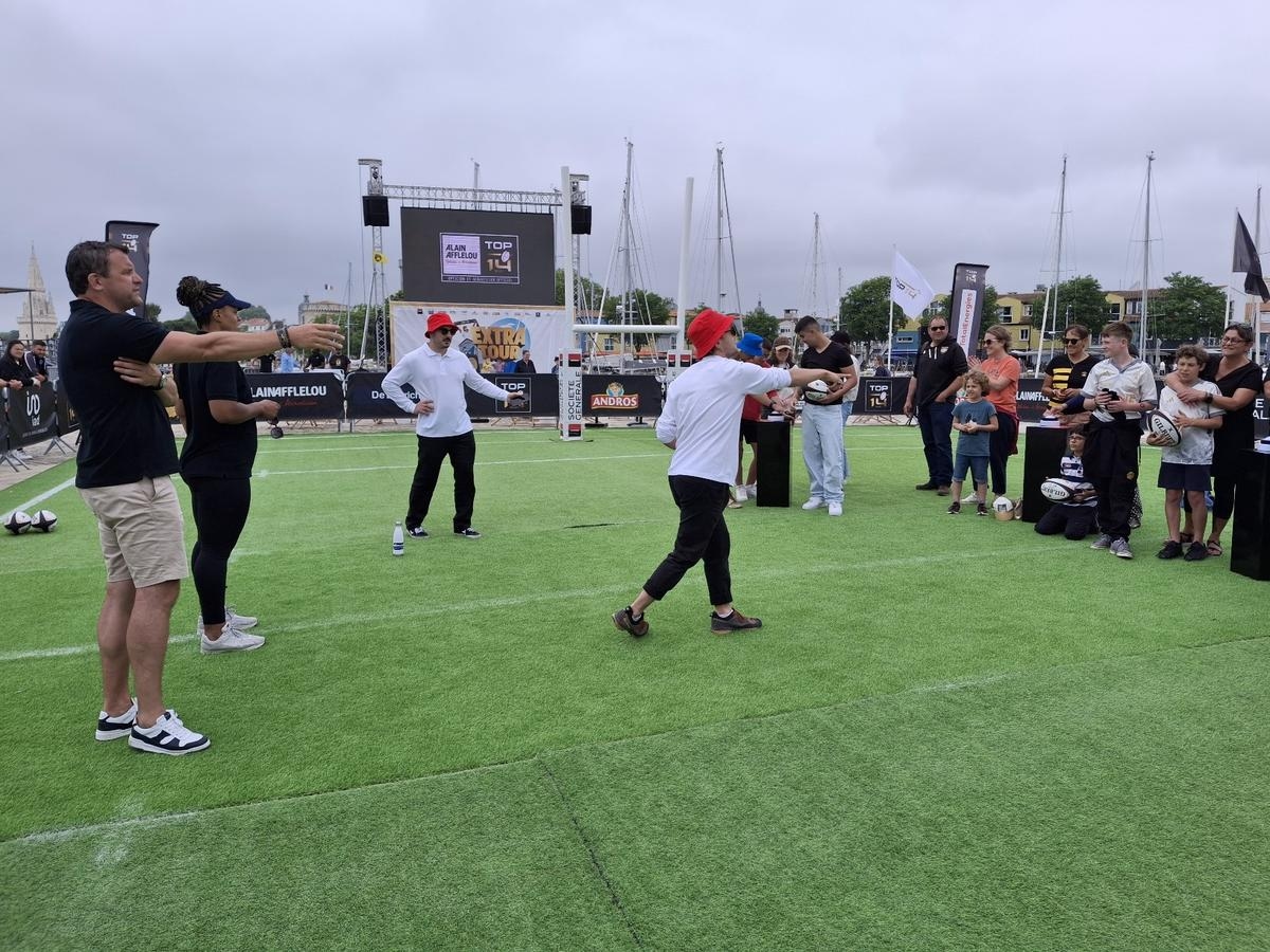 O Top 14 está se promovendo e animando o público neste sábado em La Rochelle