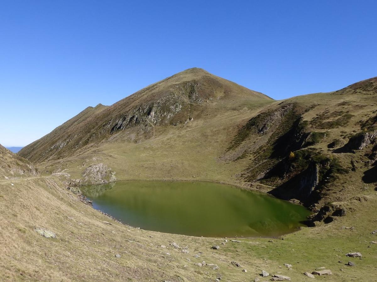 Perché i laghi dei Pirenei stanno diventando verdi?