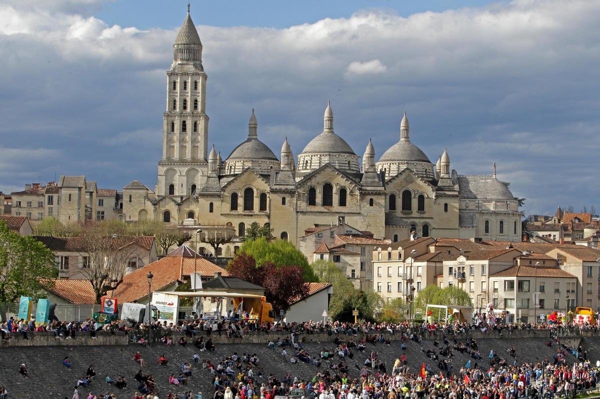 Vacaciones en Dordoña: qué ver, qué hacer, dónde comer, dónde alojarse en Périgueux
