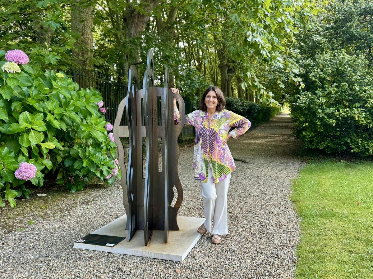 Urrugne: de kunstenaar "Mima" brengt zijn stalen sculpturen in dialoog met de eeuwenoude stenen van het kasteel van Urtubie