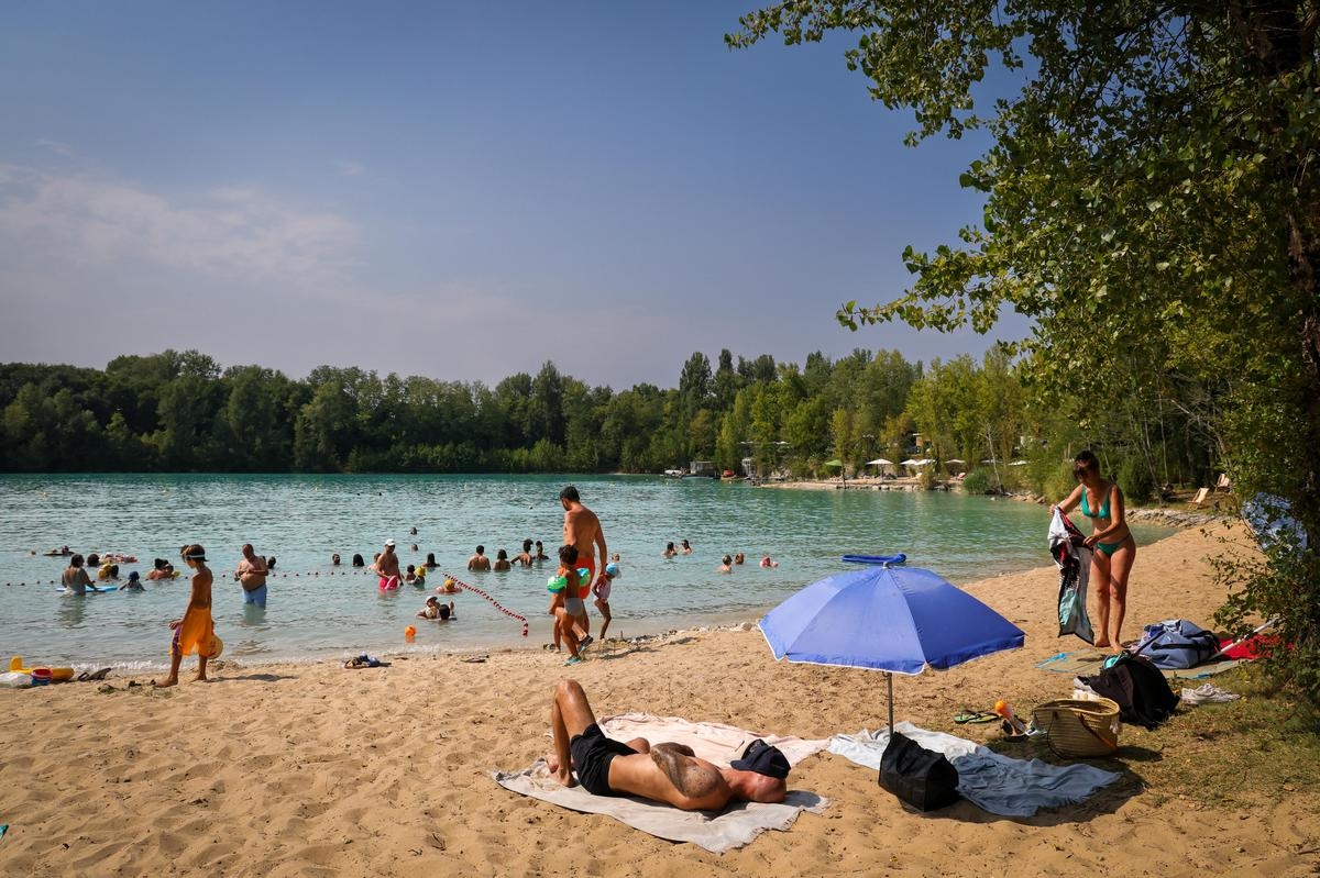 Where to swim in Gironde without traffic jams? Our lake beaches match