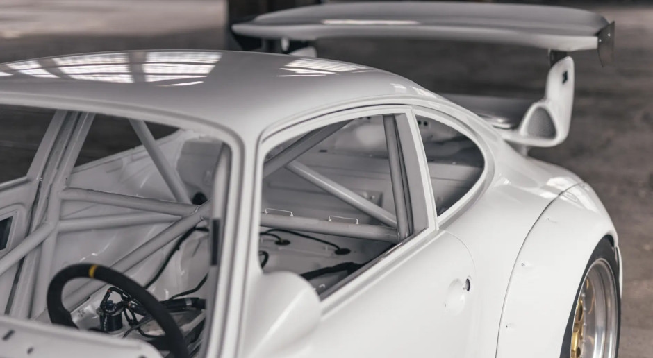Ultra-rzadki modelu Porsche z 1997 roku trafi pod młotek. Niedokończony samochód jest wart fortunę