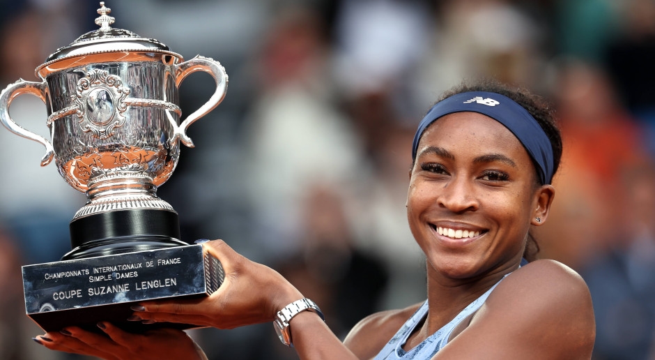 Roland Garros 2025 Kupası ile Coco Gauff. Amerikalı, Aryna Sabalenka ile harika bir final oynadı