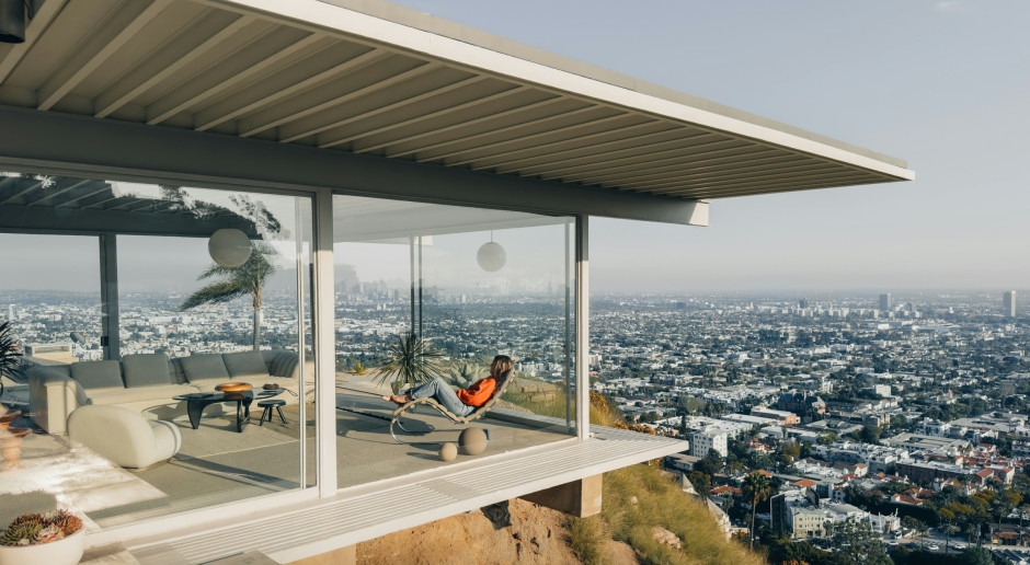 Why Don't Rich People Cover Their Windows? A New Social Trend Is Taking Millionaires' World by Storm