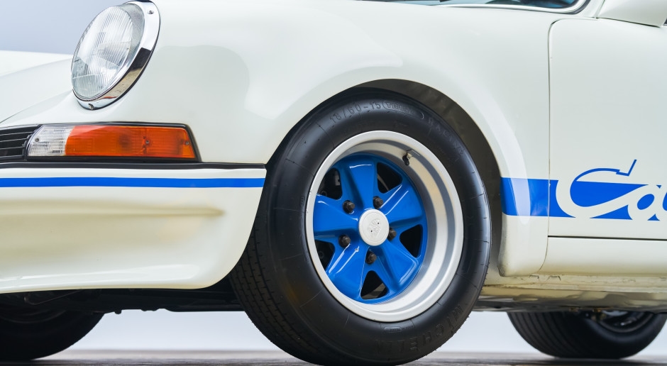 Porsche yine dalgaları yakalıyor. Sınırlı sayıda üretilen sörf tahtası, ikonik 911'in ruhunu yansıtıyor.