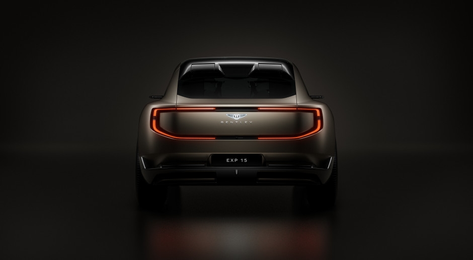 De nieuwe Bentley combineert traditie en futurisme. "Het is een gehurkt beest."