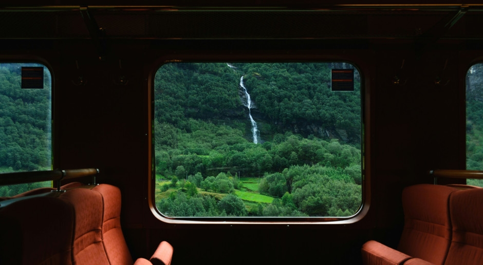 Si tratta di uno dei percorsi ferroviari più belli d'Europa, che offre ai passeggeri uno straordinario spettacolo della natura.