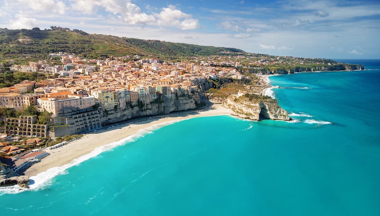 De mooiste stranden van Europa volgens reizigers: de lijst bevat ook een klein Italiaans pareltje