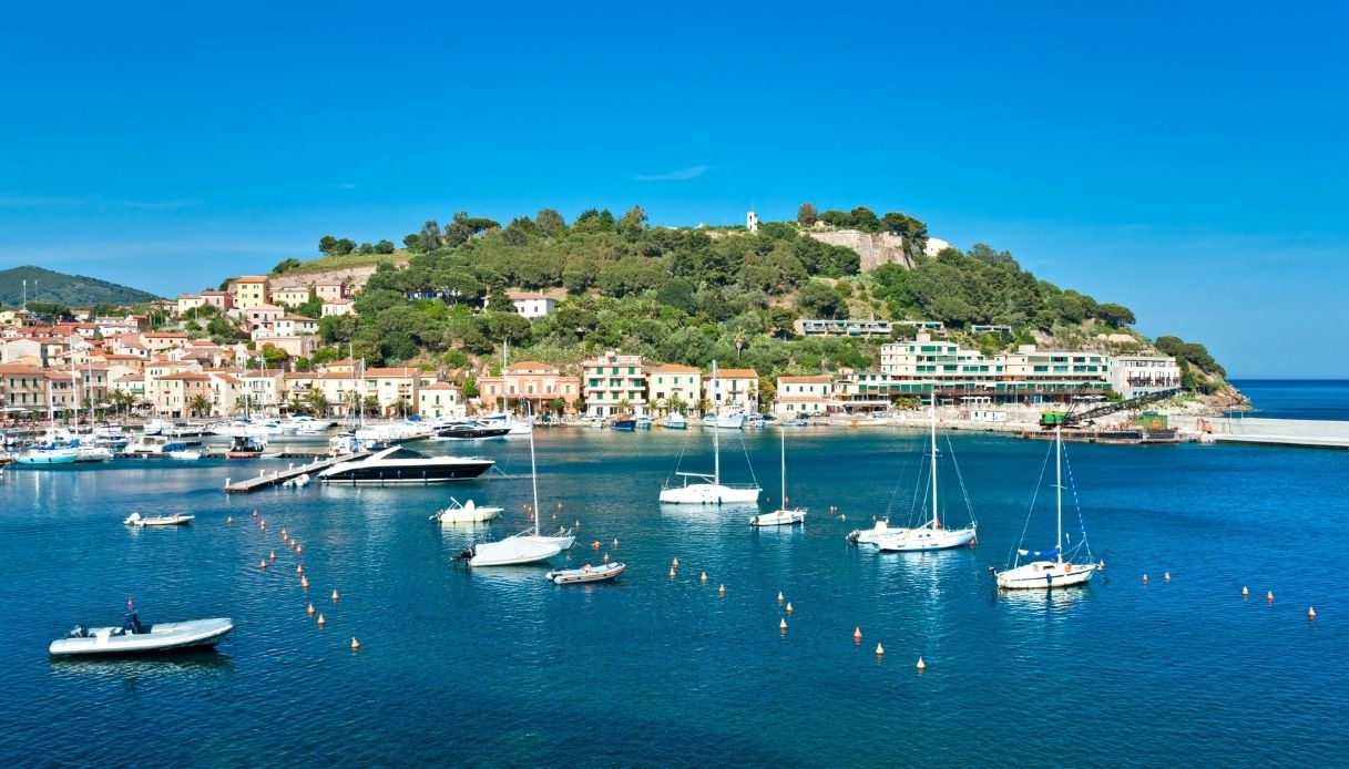 O que ver em Porto Azzurro, a vila dos sonhos de Elba, perfeita para o verão