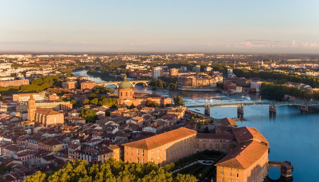 Toulouse, the pink city that conquers: why visiting it now is a great idea