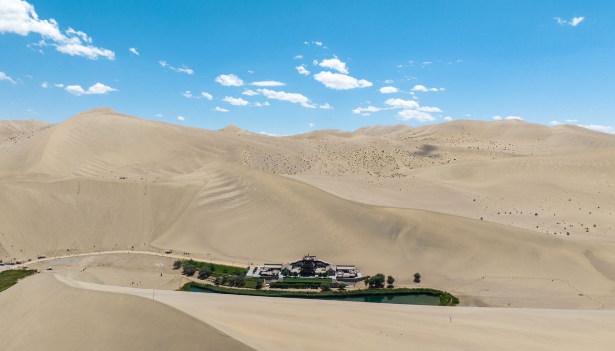 In China is er een ongelooflijke woestijn vol zingende duinen