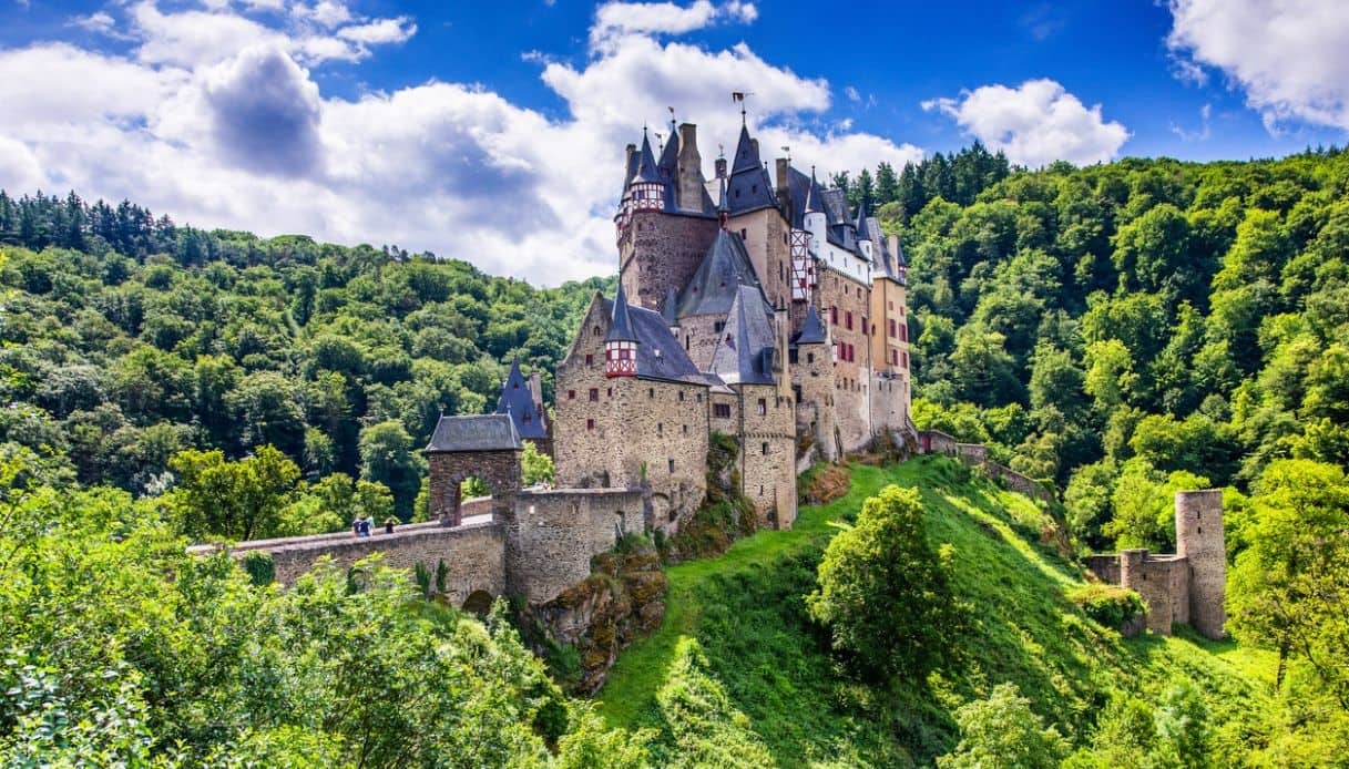 No coração da floresta, o Castelo de Eltz desafia os séculos