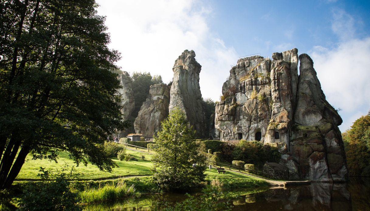 Dove la natura scolpisce il sacro, viaggio alla scoperta delle Externsteine