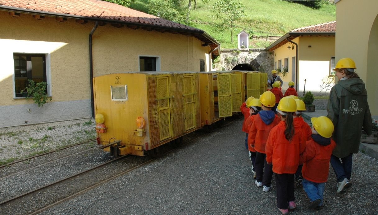 A bordo del trenino giallo tra le antiche miniere della Val Trompia