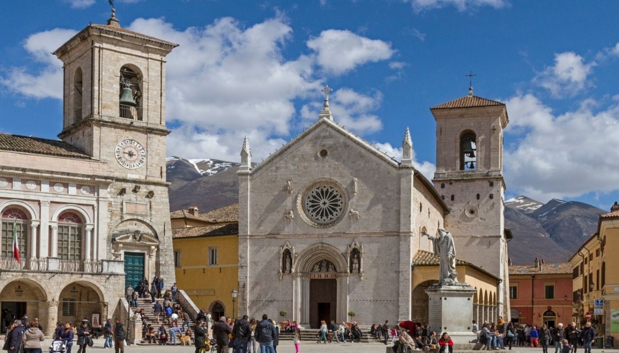 Norcia tra castagne, vallate e silenzi che rendono ogni passo un’esperienza unica