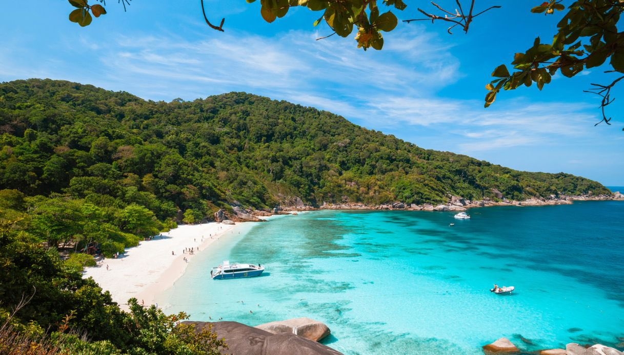 Dove andare a dicembre al caldo, tra isole, città e paradisi tropicali tutti da scoprire