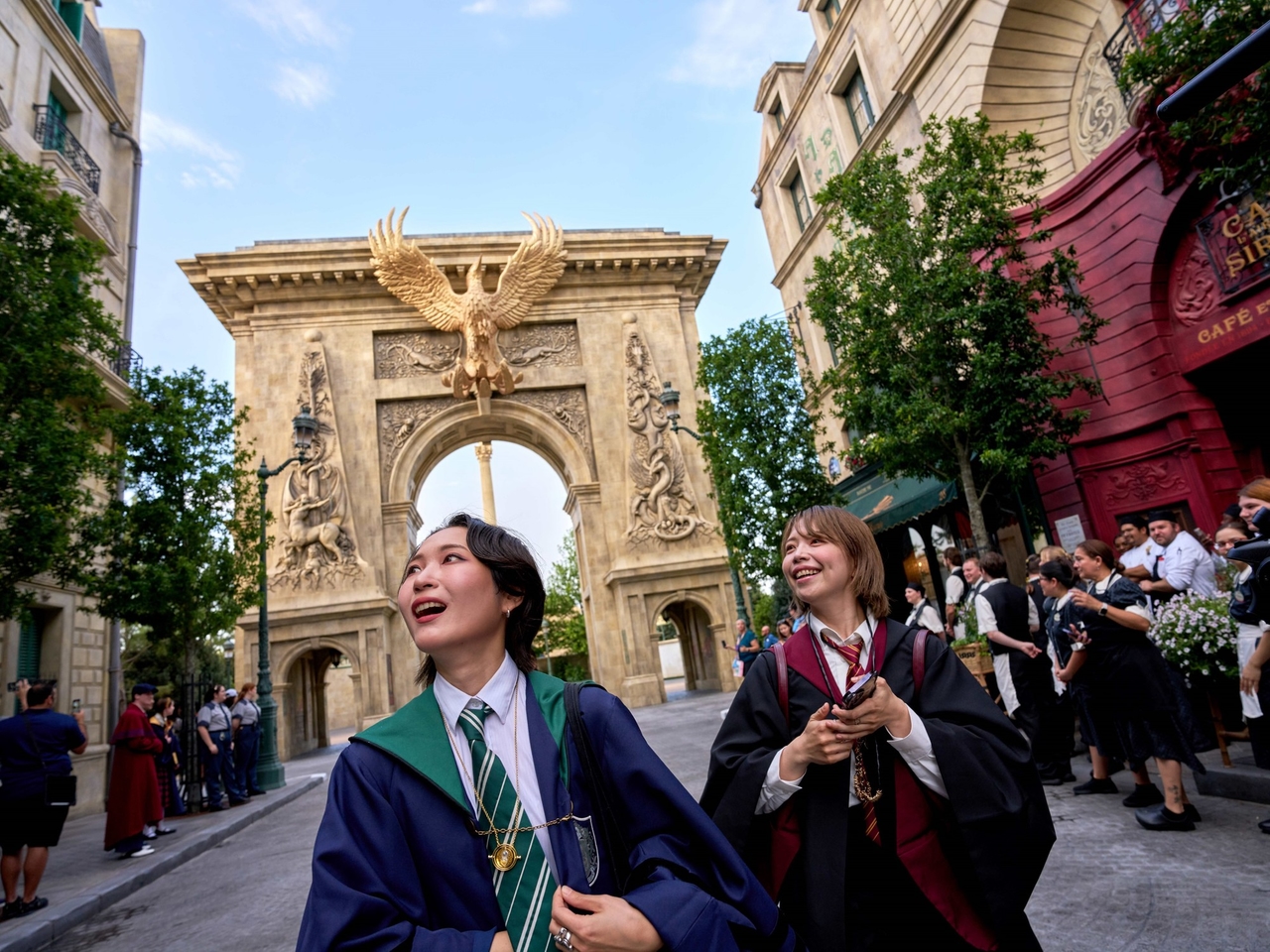 Epic Universe: innovazioni tecnologiche nel nuovo parco Universal Orlando, con montagne russe a doppia rampa, giochi per Super Nintendo e simulatori di Harry Potter e Frankenstein.