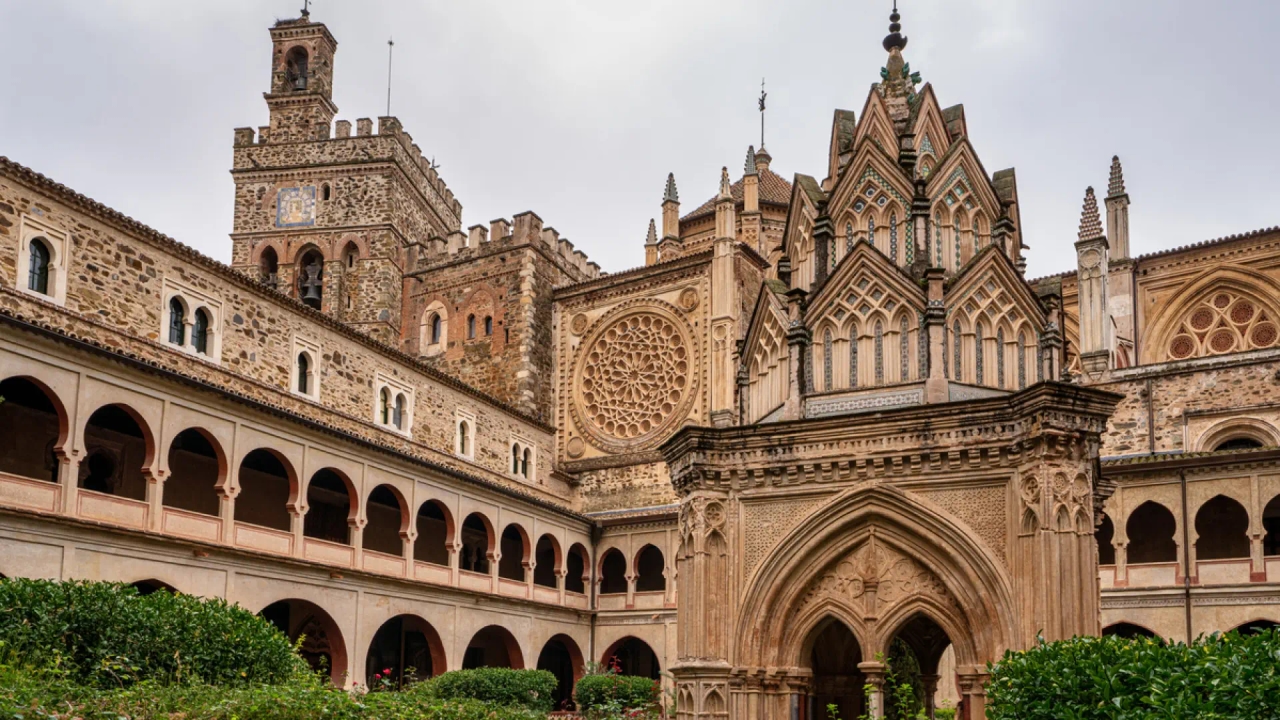 Mosteiros que valem a pena visitar (com o risco de querer ficar por lá)