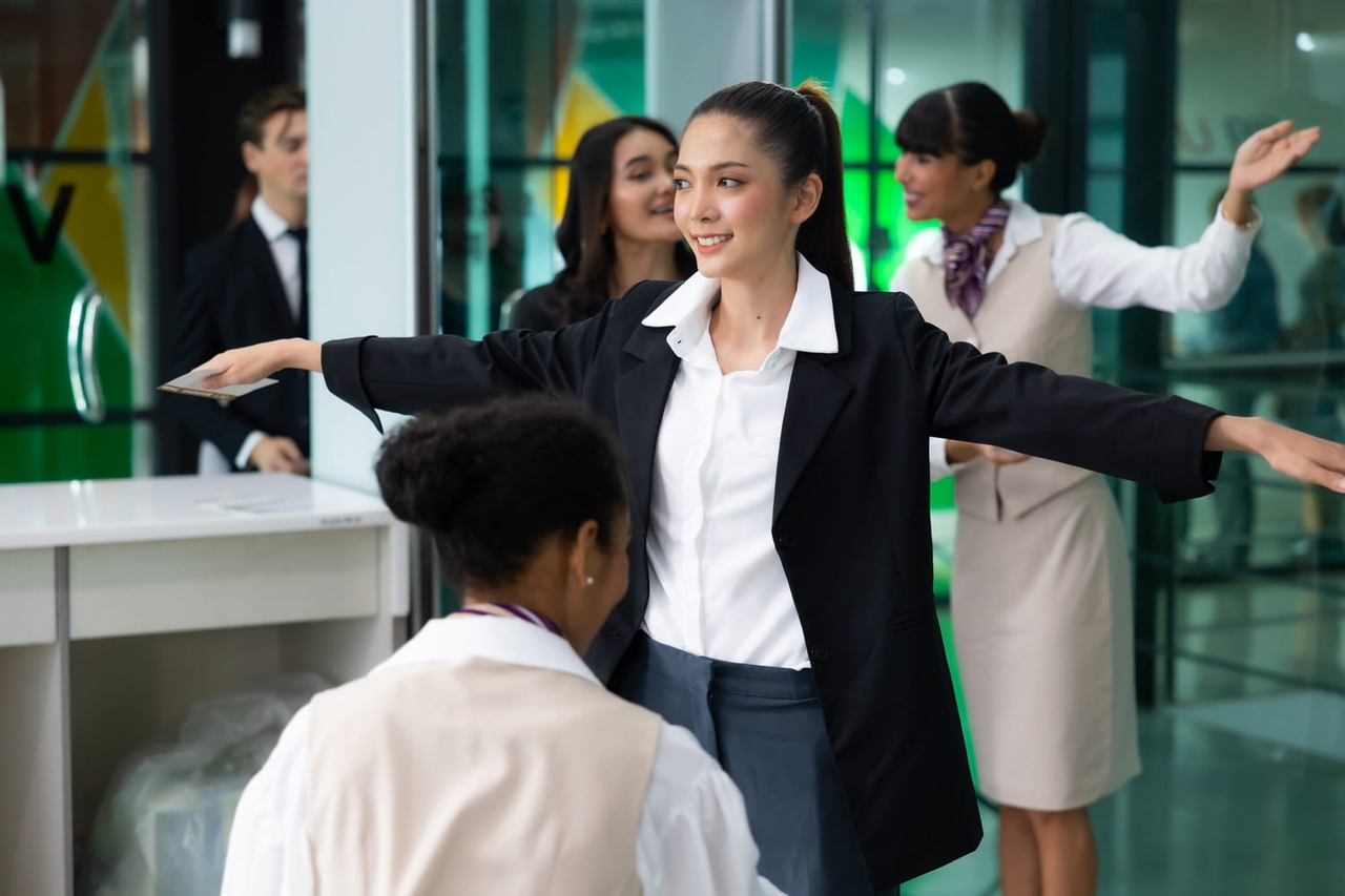 Иногда взвешивают не только багаж, но и пассажиров.