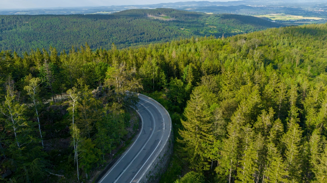 Uitkijktoren op Death Turn. Gedurfd ontwerp zorgt voor controverse.